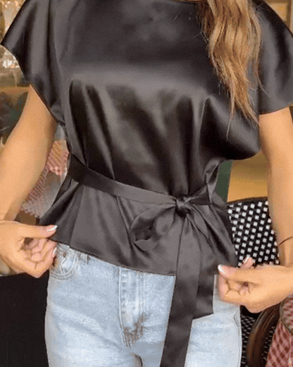 Blouse en satin ceinturée