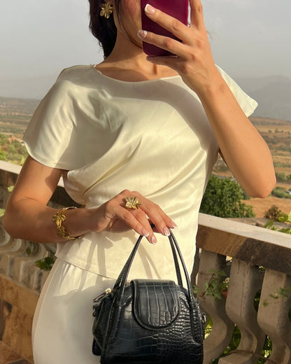 Blouse en satin ceinturée