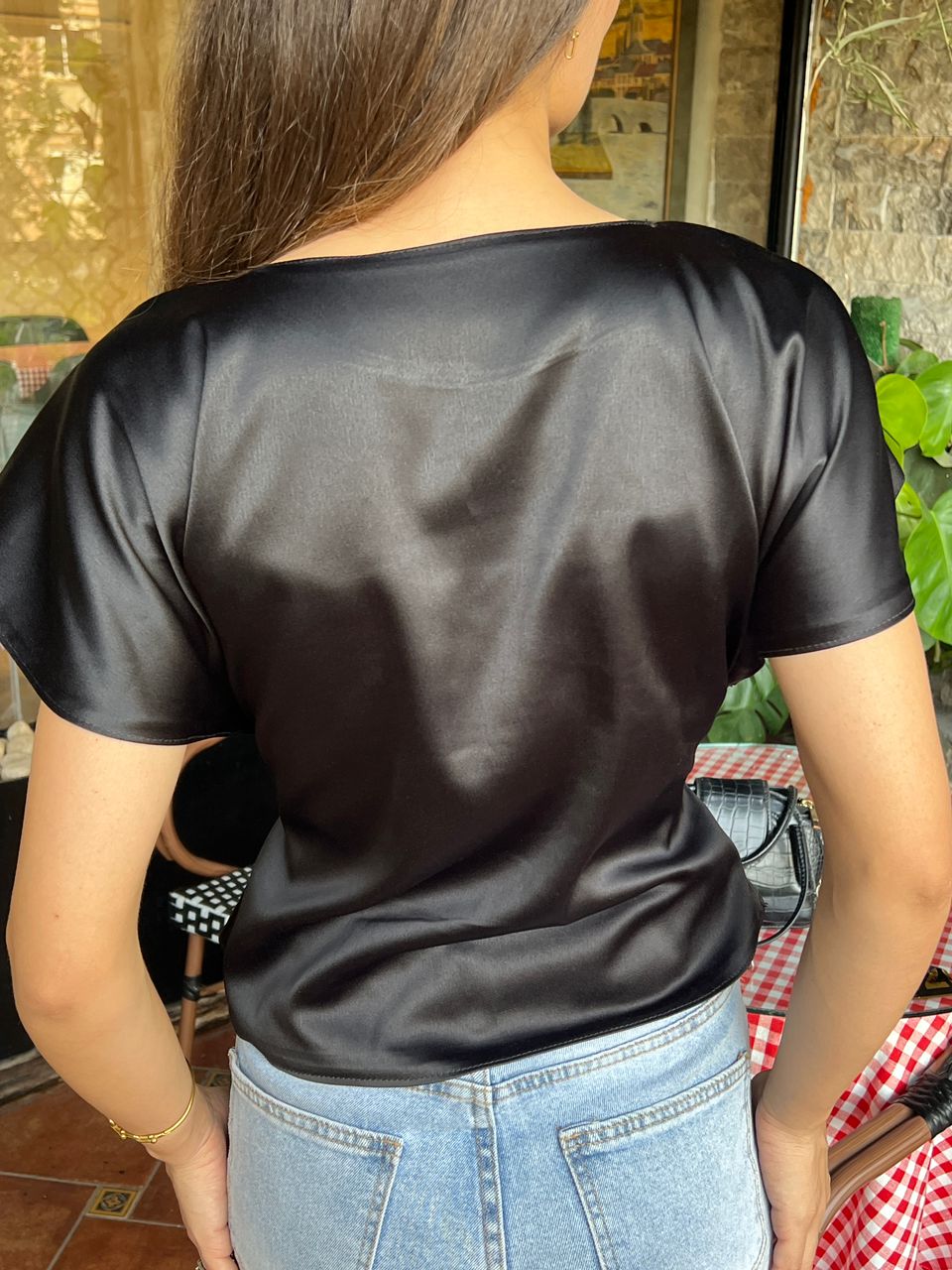 Blouse en satin ceinturée